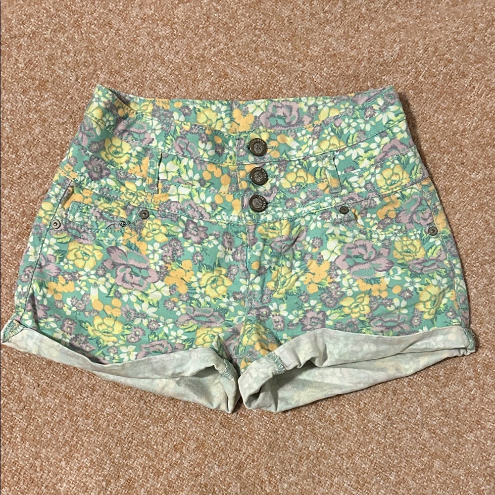 1st Kiss Floral High-Waist Roll-Cuff Shorts